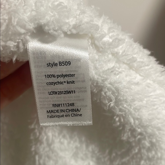 Barefoot Dreams CozyChic White Robe - Picture 5 of 9